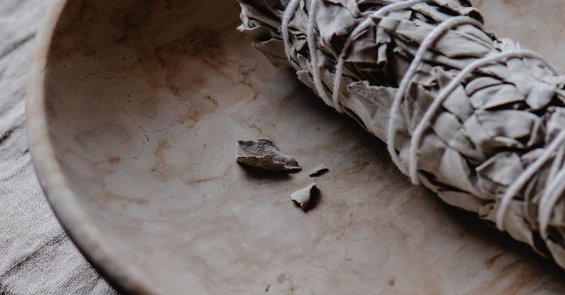 Double Cleansing - Ceramic Plate with White Sage Smudge Stick